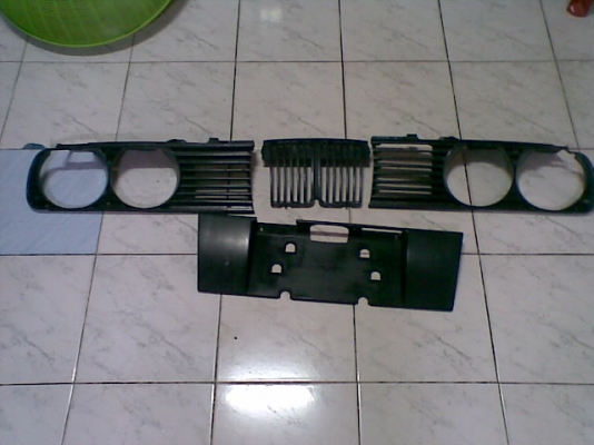 ขายชุดกรอปไฟหน้า BMW e30 แท้ 1ชุด สีดำ