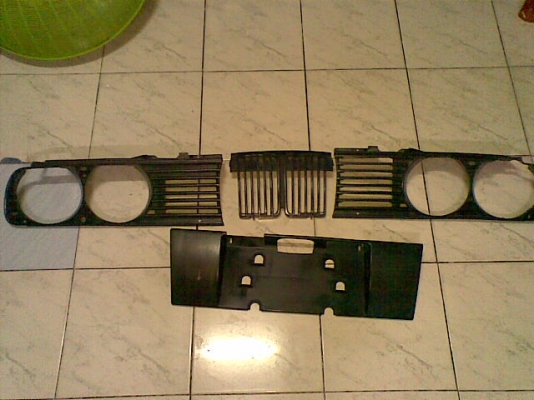 ขายชุดกรอปไฟหน้า BMW e30 แท้ 1ชุด สีดำ