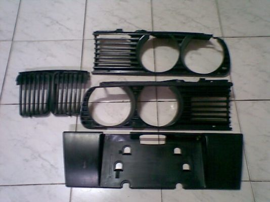 ขายชุดกรอปไฟหน้า BMW e30 แท้ 1ชุด สีดำ