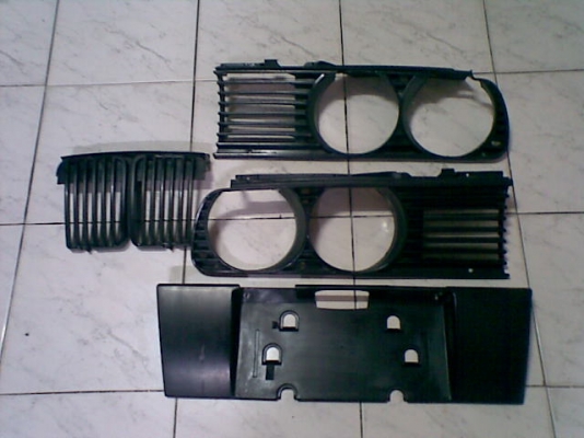 ขายชุดกรอปไฟหน้า BMW e30 แท้ 1ชุด สีดำ