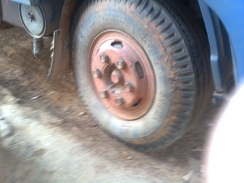 ขายด่วน NPR 115  4BD ฝาดำ น๊อตล้อ 6 ตัว