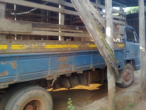 ขายด่วน NPR 115  4BD ฝาดำ น๊อตล้อ 6 ตัว