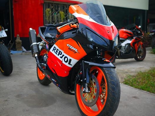 ขาย cbr400 พร้อมทะเบียนแท้ แฟริ่ง Rc212 ท่อสูตร สีใหม่