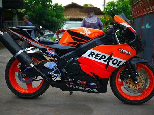 ขาย cbr400 พร้อมทะเบียนแท้ แฟริ่ง Rc212 ท่อสูตร สีใหม่