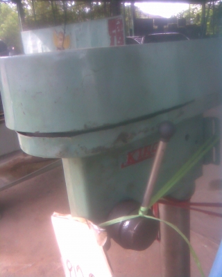 แท่นสว่าน ตัวใหญ่ kingท่นสว่านคิงครับตัวใหญ่ขนาดความสูงประมาณ 1.5 เมตรครับ ไม่มีมอเตอร์มูเล่ย์มีครบครับ แน่นนึบครับ