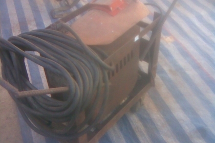 ตู้เชื่อม 150 แอมญี่ปุ่นสภาพสมบูรณ์พร้อมใช้ครับ สาย หัวเชื่อม  หน้ากาก  พร้อมรถเข็นสบายๆเลยครับตัวนี้   150  แอมญี่ปุ่นแท้ครับคุ้มครับราคานี้