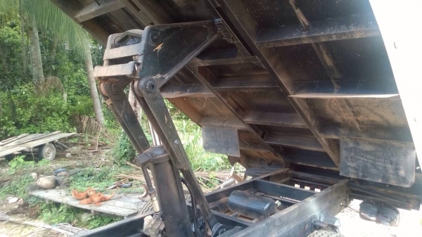 ขายรถบรรทุกหกล้อดัมพ์ Hino KM310 เครื่อง 90 แรง แชสซีสวย ทะเบียนพร้อม