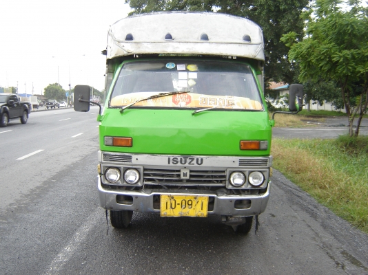 ขายรถหกล้อ Isuzu  110 แรง ราคา 250000 บาท ต่อรองได้รถสวยพร้อมใช้งานได้ทุกวัน โทร 0892406621