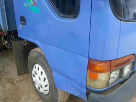 รถอีซูซุ 6 ล้อดั้ม 120 แรงม้า. ปี 40  ( ฝาขาว )   สนใจติดต่อ  081 - 6079515