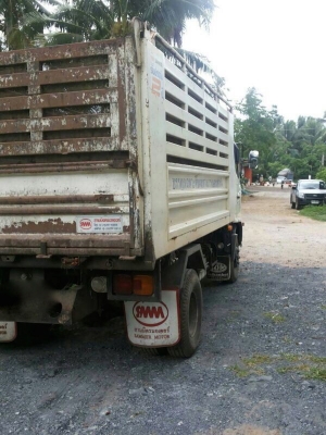 รถอีซุซุ 6 ล้อดั้ม 150 แรงม้า. ปี 53  ( รถวิ่ง 5x,xxx กว่า กม. )   สนใจติดต่อ  081 - 6079515