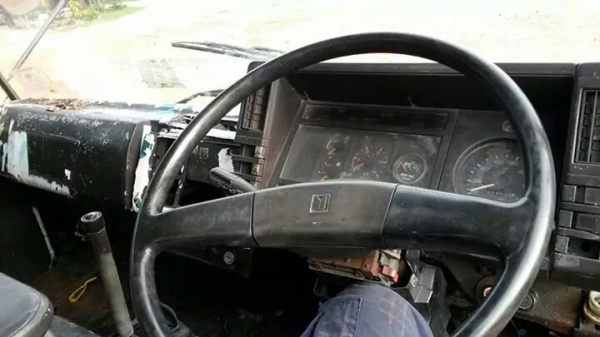 ขาย ISUZU FTR เครื่อง 6BD1 165 แรง แน่นมาก คัสซีสวยมาก  ยาว 6 เมตร ช่วงล้อ 5 เมตร เบรคลมดัน หัวผุ ทะเบียน ม79 จดปี 32