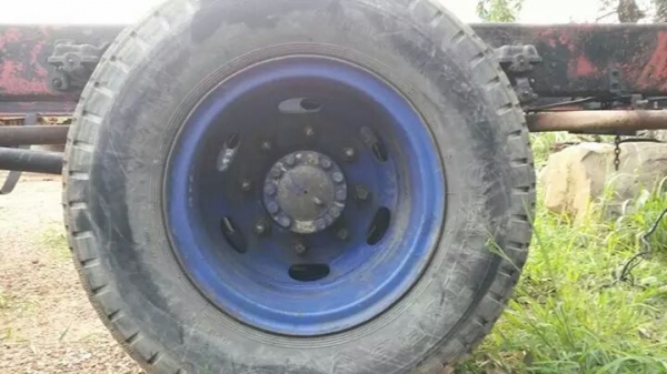 ขาย ISUZU FTR เครื่อง 6BD1 165 แรง แน่นมาก คัสซีสวยมาก  ยาว 6 เมตร ช่วงล้อ 5 เมตร เบรคลมดัน หัวผุ ทะเบียน ม79 จดปี 32