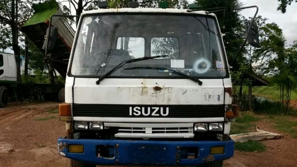 ขาย ISUZU FTR เครื่อง 6BD1 165 แรง แน่นมาก คัสซีสวยมาก  ยาว 6 เมตร ช่วงล้อ 5 เมตร เบรคลมดัน หัวผุ ทะเบียน ม79 จดปี 32