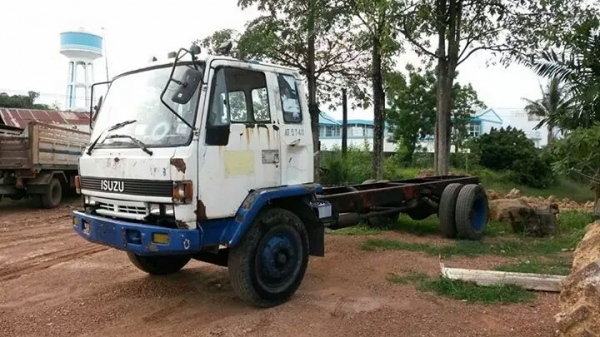 ขาย ISUZU FTR เครื่อง 6BD1 165 แรง แน่นมาก คัสซีสวยมาก  ยาว 6 เมตร ช่วงล้อ 5 เมตร เบรคลมดัน หัวผุ ทะเบียน ม79 จดปี 32