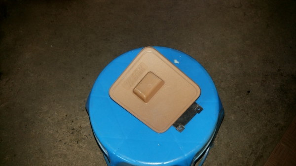 ฝาปิดกระป๋องฉี่น้ำของใหม่อีซุซุnprตรงประตูกน้า