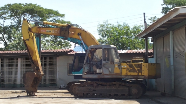 ขายด่วนรถเเม็คโครKOBLCOS SK200-SK907รถสภาพดีพร้อมใช้ขายถูกๆ