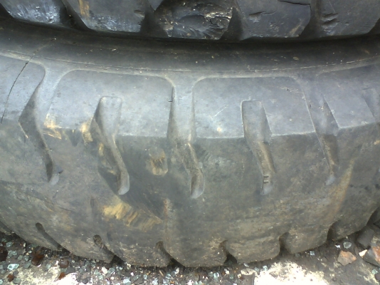 ขายกระทะรุบรรทุก 8 รู พร้อมยาง 4 เส้น ขายกระทะรุบรรทุก 8 รู พร้อมยาง 4 เส้น