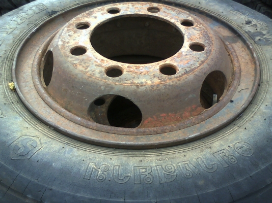 ขายกระทะรุบรรทุก 8 รู พร้อมยาง 4 เส้น ขายกระทะรุบรรทุก 8 รู พร้อมยาง 4 เส้น