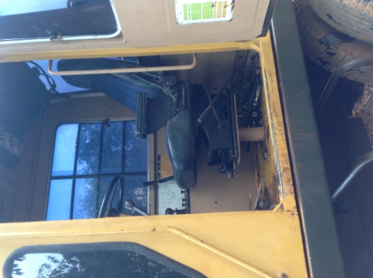 ขายรถคีบ ล้อยางของkomatsu pc60/1