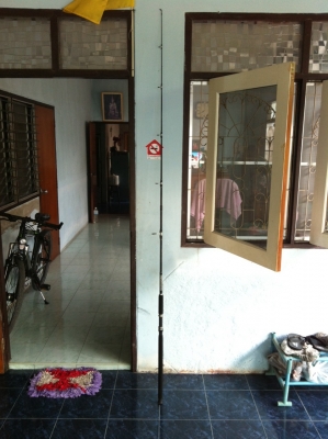 (ส่ง EMS ให้คุณธนพร จ.ประจวบคีรีขันธ์ เรียบร้อยแล้ว ขอบคุณมากครับ)ขายคันเบ็ด ยาว 2.40 เมตร(เกือบ 8 ฟุต) ของใหม่ไม่เคยใช้งาน ลูกชายซื้อมาแล้วไม่ถูกใจ ต่อรองได้ สามพราน นครปฐม