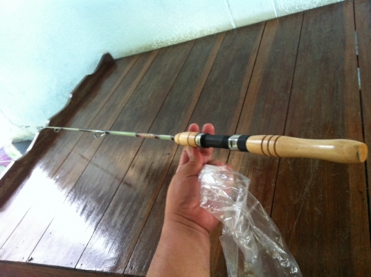 (ส่ง EMS ให้คุณธนพร จ.ประจวบคีรีขันธ์ เรียบร้อยแล้ว ขอบคุณมากครับ)ขายคันเบ็ดยาว 5 ฟุต มือสอง ตามภาพ ของลูกชาย ต่อรองได้ สามพราน นครปฐม