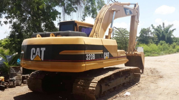 รถแบคโฮ CAT 320 B รถสวยเนี๊ยบ ใช้งานดี มีทะเบียนครบ