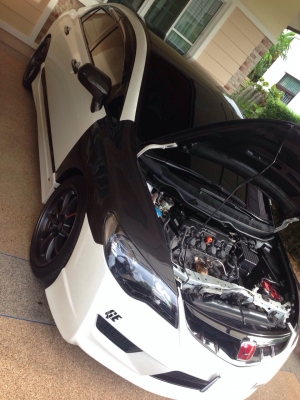 ขายครับ Civic Fd  ปี2008 สีขาวขายตามสภาพไม่ถอดสักชิ้น ตัว E 1.8 แอร์แบคตัวท็อป รถสวยสภาพดี ไม่เคยชน สนใจโทร 087-9246577 นะ