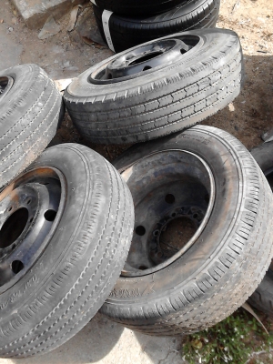 ล้อรถขนาด 4 ล้อกลาง 15.5   106/104L  มี 4 ล้อ TEL.081-427-3941