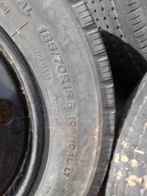 ล้อรถขนาด 4 ล้อกลาง 15.5   106/104L  มี 4 ล้อ TEL.081-427-3941