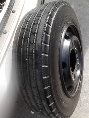 ล้อรถขนาด 4 ล้อกลาง 15.5   106/104L  มี 4 ล้อ TEL.081-427-3941
