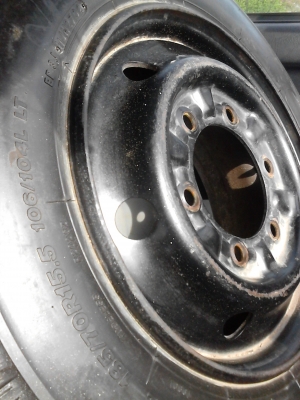 ล้อรถขนาด 4 ล้อกลาง 15.5   106/104L  มี 4 ล้อ TEL.081-427-3941
