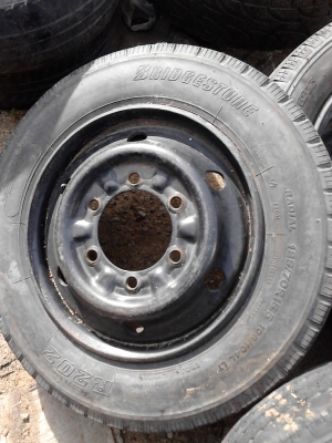 ล้อรถขนาด 4 ล้อกลาง 15.5   106/104L  มี 4 ล้อ TEL.081-427-3941