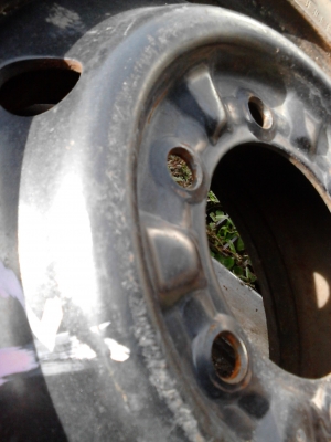 ล้อรถขนาด 4 ล้อกลาง 15.5   106/104L  มี 4 ล้อ TEL.081-427-3941