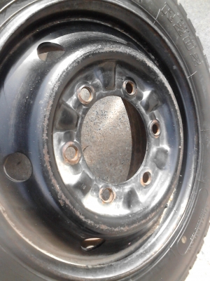 ล้อรถขนาด 4 ล้อกลาง 15.5   106/104L  มี 4 ล้อ TEL.081-427-3941