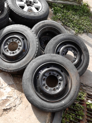ล้อรถขนาด 4 ล้อกลาง 15.5   106/104L  มี 4 ล้อ TEL.081-427-3941