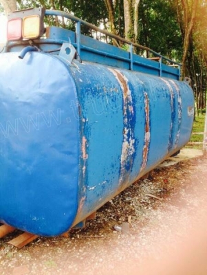 แท้งค์น้ำยาง 10,000 ลิตร ใส่บนรถ 6 ล้อ แท้งค์น้ำยาง 10,000 ลิตร ใส่บนรถ 6 ล้อ