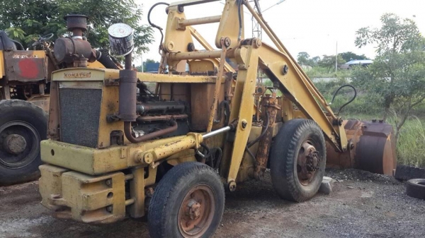 รถตัก KOMATSU SD20 ขนาดตัก 1 คิว ตักแรง รถใช้งานดีรับประกัน