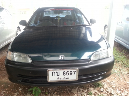 ขายhonda civic เตารีด 4 ประตู เกียรธรรมดา  ติดแก็ส lpg ลงเล่มแล้ว