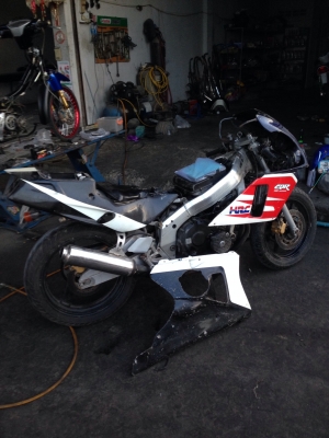 ขาย cbr 400 ปี89 สำเนาทะเบียน รถติดขี่ได้ขอขายตามสภาพ 28,000 ต่อลองได้ครับ รถอยู่สุพรรณบุรี 092-6429114 คีมสุพรรณครับ