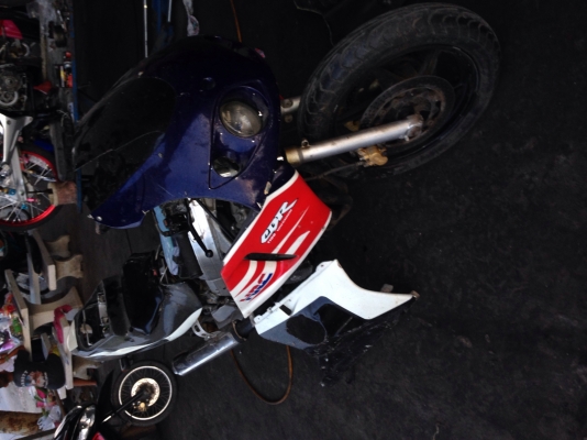 ขาย cbr 400 ปี89 สำเนาทะเบียน รถติดขี่ได้ขอขายตามสภาพ 28,000 ต่อลองได้ครับ รถอยู่สุพรรณบุรี 092-6429114 คีมสุพรรณครับ