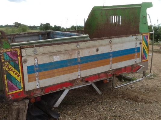 กระบะดั้มดิน4ล้อยกลงจากรถNKR  พร้อมกระบอกดั้ม4ตัน