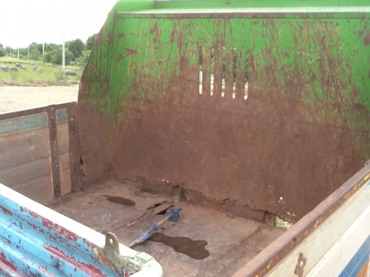 กระบะดั้มดิน4ล้อยกลงจากรถNKR  พร้อมกระบอกดั้ม4ตัน