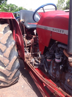 รถแทรกเตอร์แม็กซี่สภาพดีเดิมเครื่อง เกียร เฟืองท้ายดี มีผานดันหน้า ผานหลัง