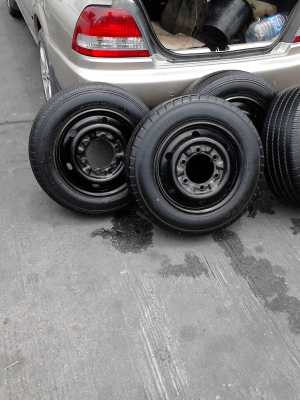 ล้อรถขนาด 4 ล้อกลาง 15.5   106/104L  มี 4 ล้อ ( ใช้ได้ทุกเส้น ใส่ได้เลย ) TEL.081-427-3941