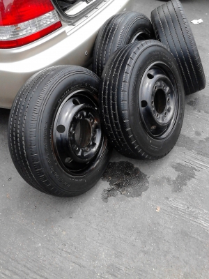 ล้อรถขนาด 4 ล้อกลาง 15.5   106/104L  มี 4 ล้อ ( ใช้ได้ทุกเส้น ใส่ได้เลย ) TEL.081-427-3941