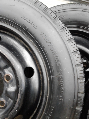 ล้อรถขนาด 4 ล้อกลาง 15.5   106/104L  มี 4 ล้อ ( ใช้ได้ทุกเส้น ใส่ได้เลย ) TEL.081-427-3941