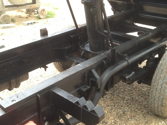 รถบรรทุกดั้มดินเล็กสี่ล้อ NKR