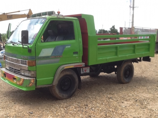 รถบรรทุกดั้มดินเล็กสี่ล้อ NKR