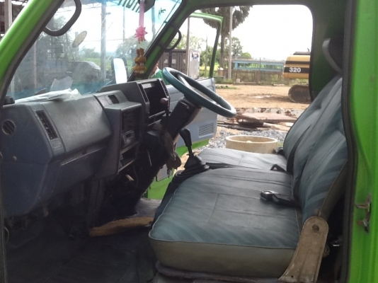 รถบรรทุกดั้มดินเล็กสี่ล้อ NKR