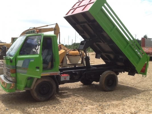 รถบรรทุกดั้มดินเล็กสี่ล้อ NKR